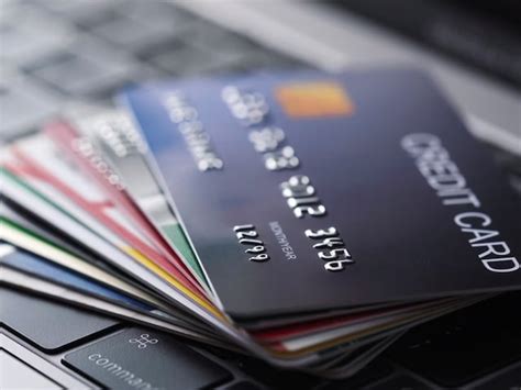 is it smart to not own a credit card|not using a credit card.